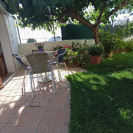 דירות ארטמידה Flat With Garden Near Sea, Port And Airport מראה חיצוני תמונה